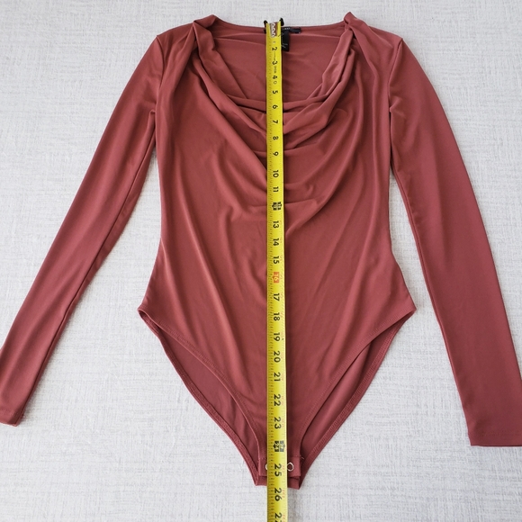 🆑️NWOT Forever 21 Long Sleeves Cowl Neckline Bodysuit Rust Brown SZ Small - Picture 9 of 9